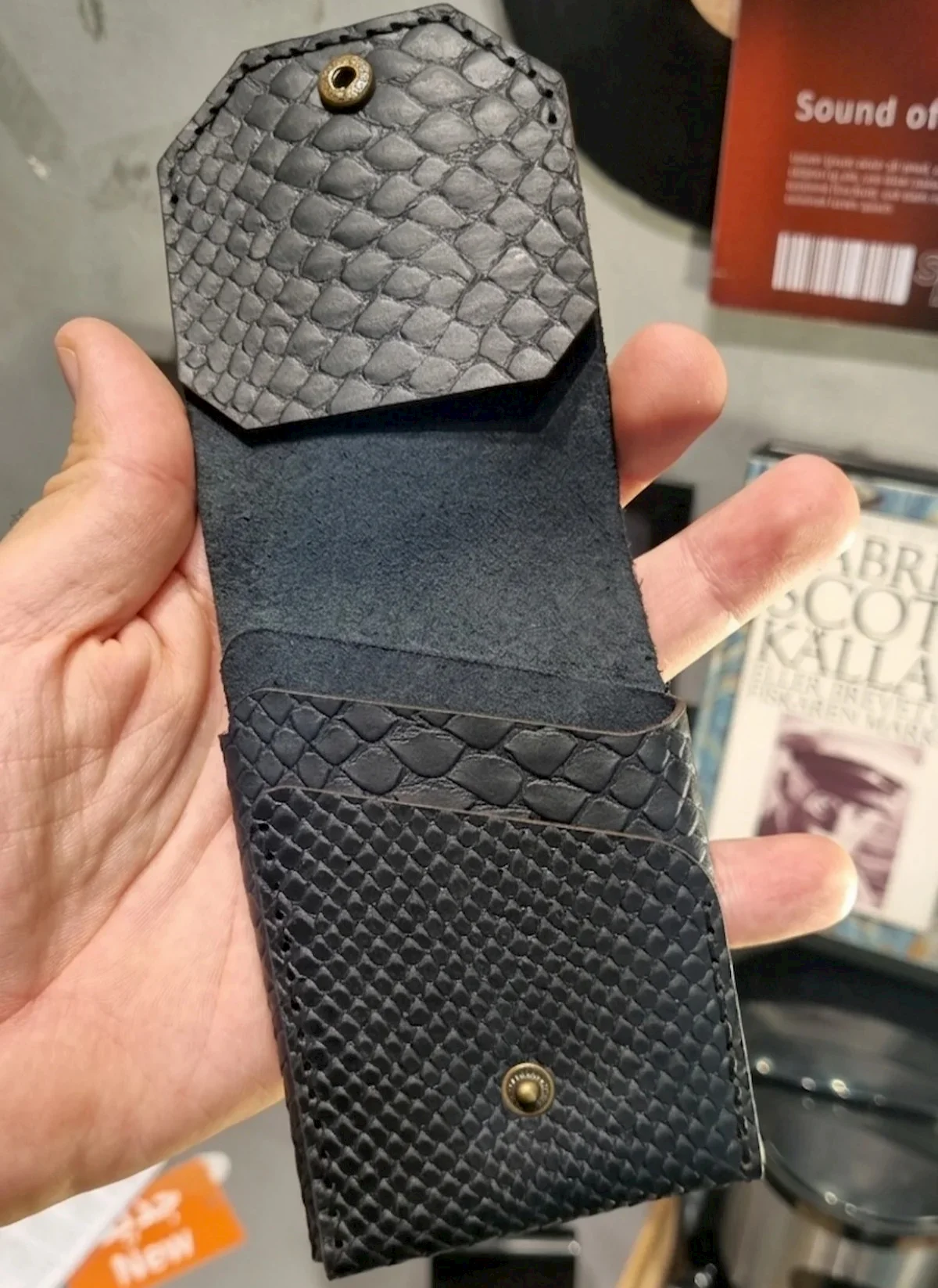 The Edge Wallet – 100% Genuine Leather-Black - Image 4